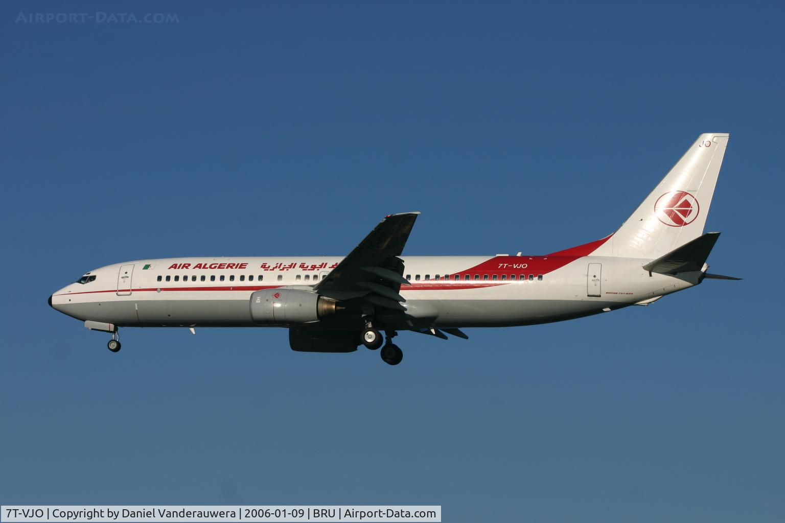 7T-VJO, 2001 Boeing 737-8D6 C/N 30207, arrival on rwy 25L