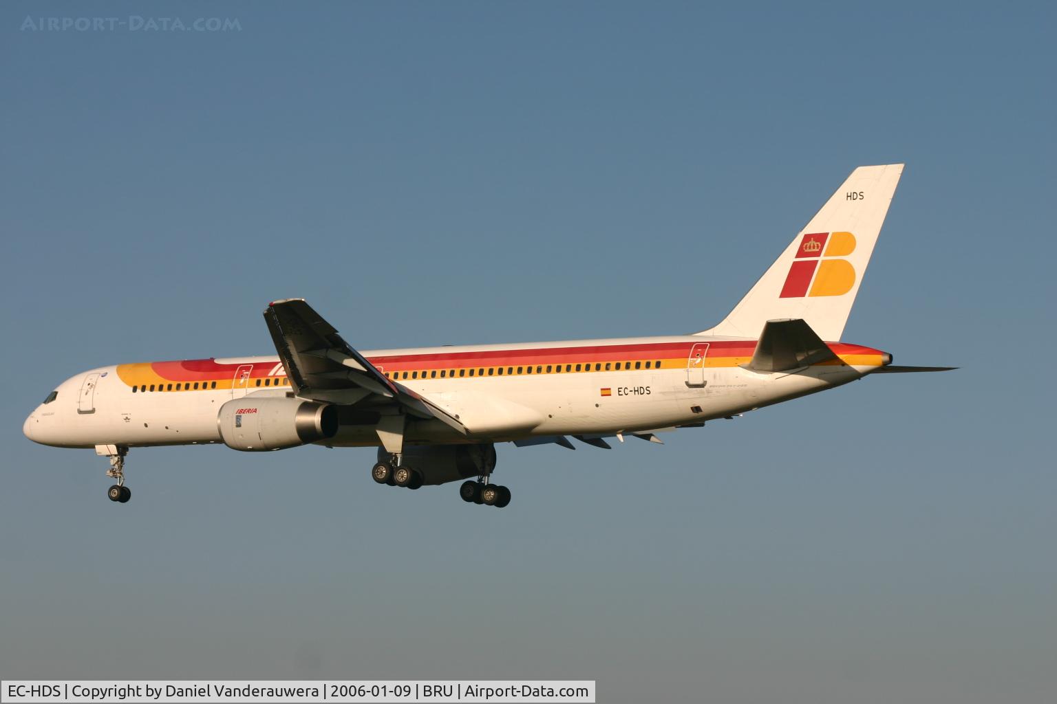 EC-HDS, 1999 Boeing 757-256 C/N 26252, descending to rwy 25L