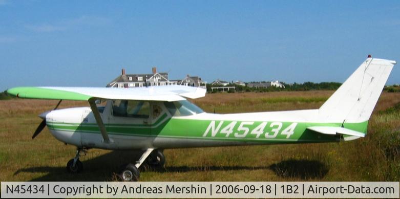 N45434, 1975 Cessna 150M C/N 15076917, At Katama Airpark grass airfield -Martha's Vineyard