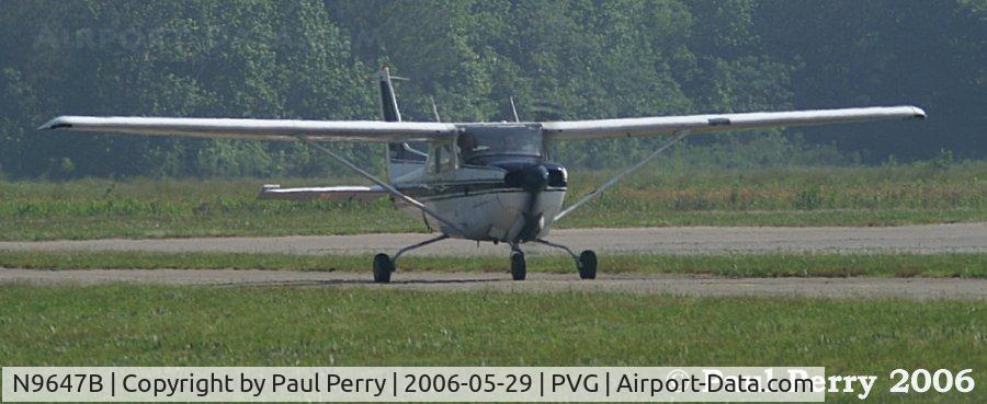 N9647B, 1981 Cessna 172RG Cutlass RG C/N 172RG0943, Taxiing into position for the takeoff queue