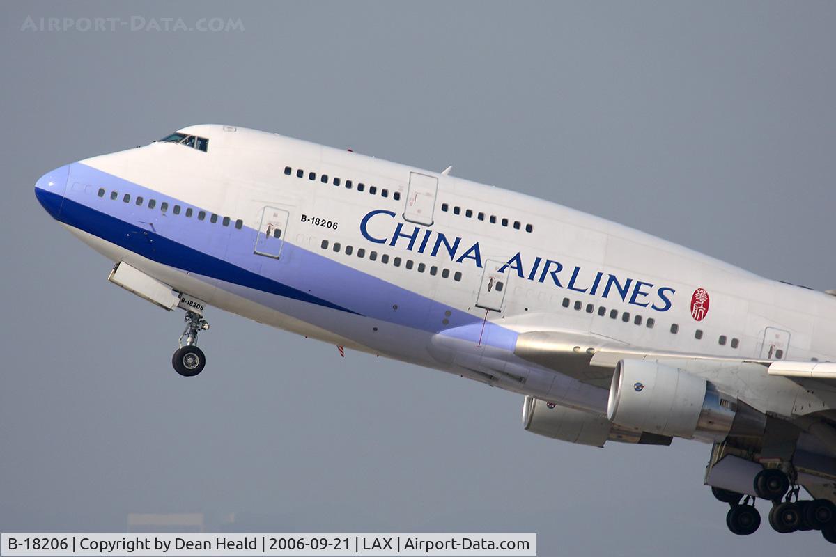 B-18206, 1998 Boeing 747-409 C/N 29030, Close-up of China Airlines B-18206 (FLT CAL5) departing RWY 25R enroute to Chiang Kai Shek Int'l (RCTP).