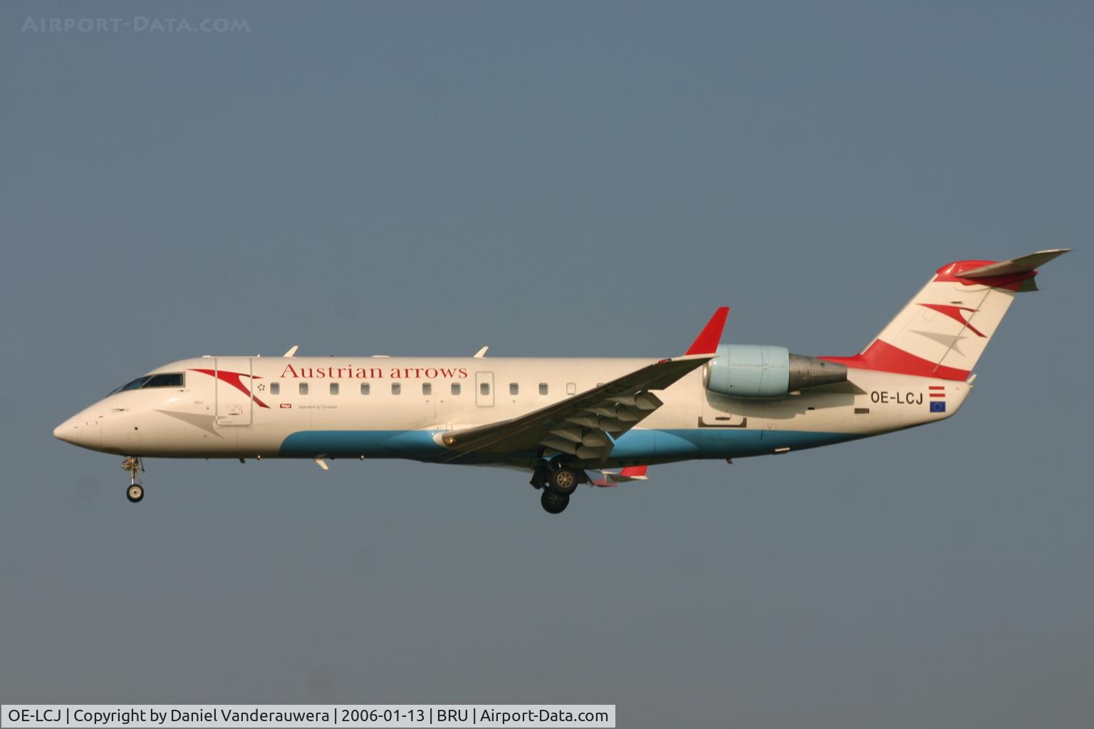 OE-LCJ, 1996 Canadair CRJ-200LR (CL-600-2B19) C/N 7142, descending to rwy 25L