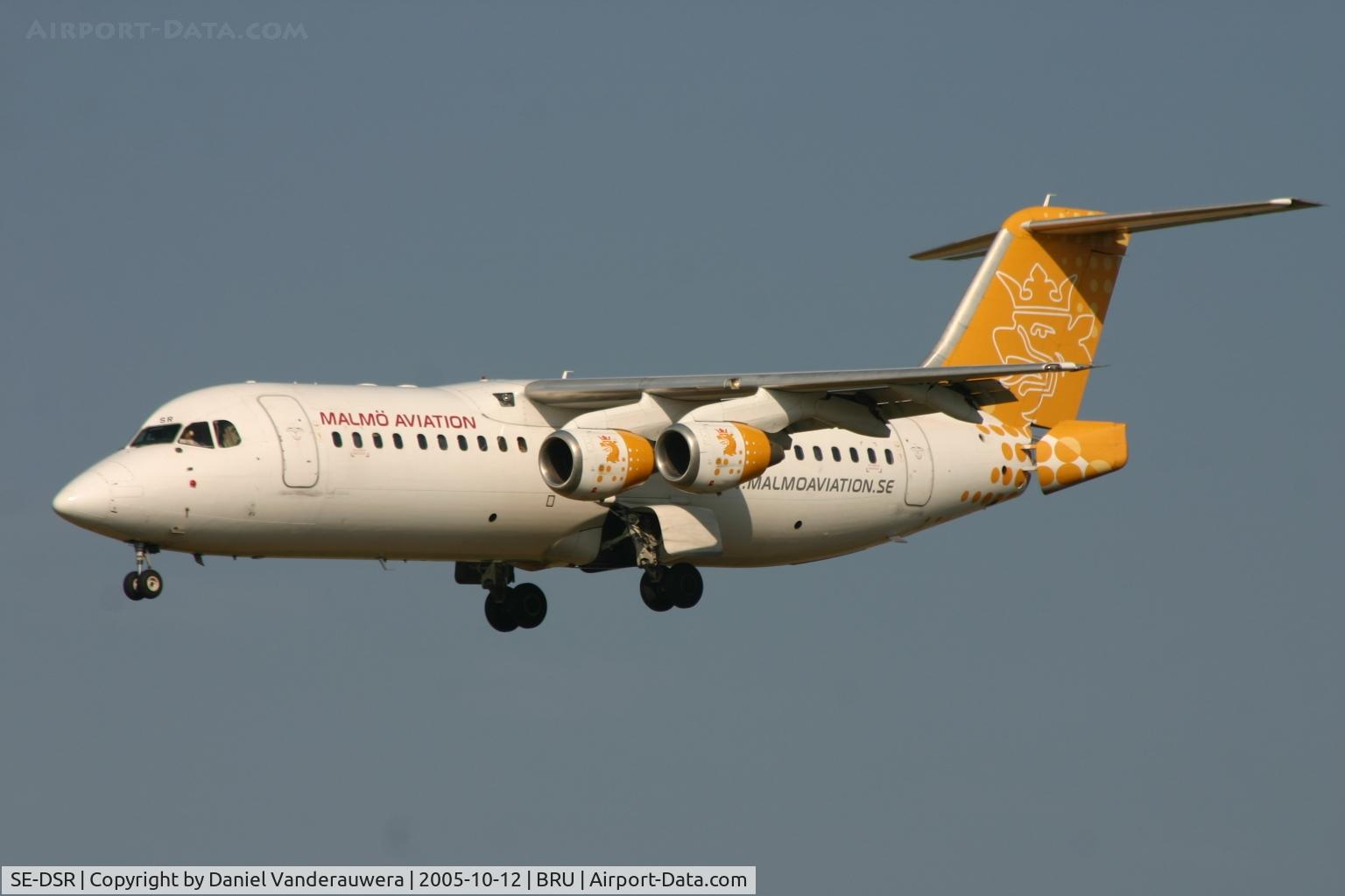 SE-DSR, 1994 British Aerospace Avro 146-RJ100A C/N E3244, arrival on rwy 25L