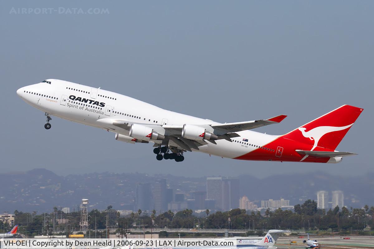 VH-OEI, 2003 Boeing 747-438/ER C/N 32913, Qantas Airways VH-OEI (FLT QFA8) climbing out from RWY 25R enroute to Sydney Int'l (YSSY).