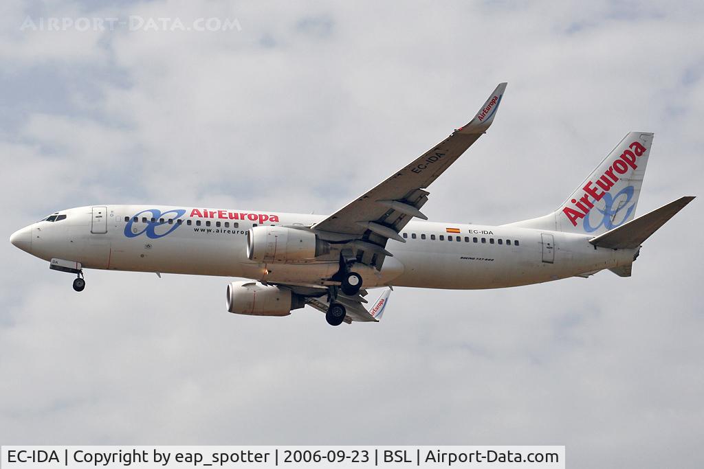 EC-IDA, 2002 Boeing 737-86Q C/N 32773, inbound from Las Palmas