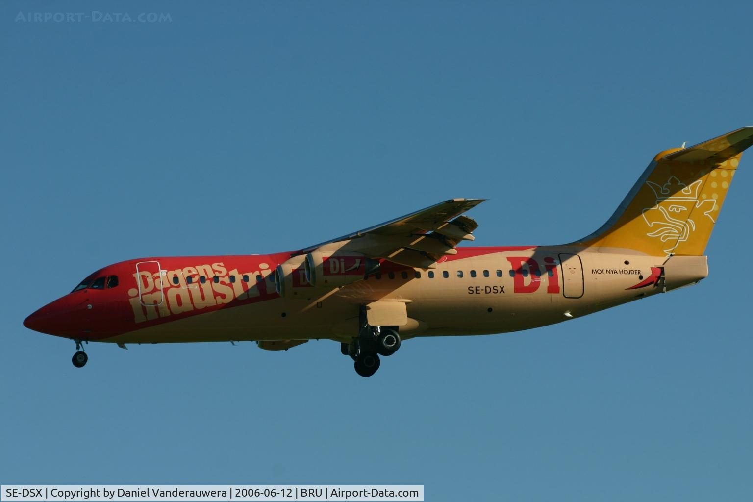 SE-DSX, 1994 British Aerospace Avro 146-RJ100 C/N E3255, early arrival - dark colours because of low sun