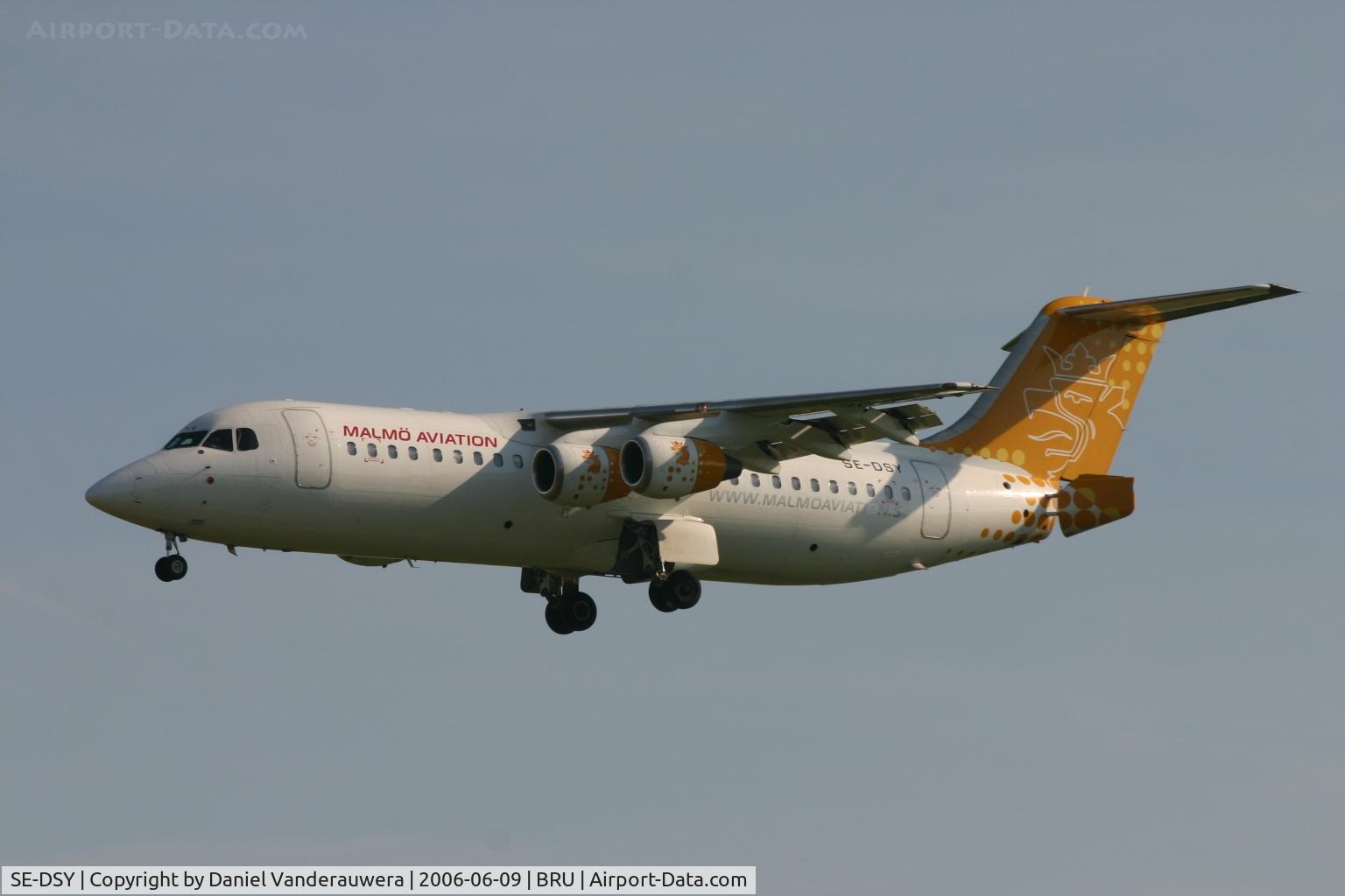 SE-DSY, 1995 British Aerospace Avro 146-RJ100 C/N E3263, arrival on rwy 25L