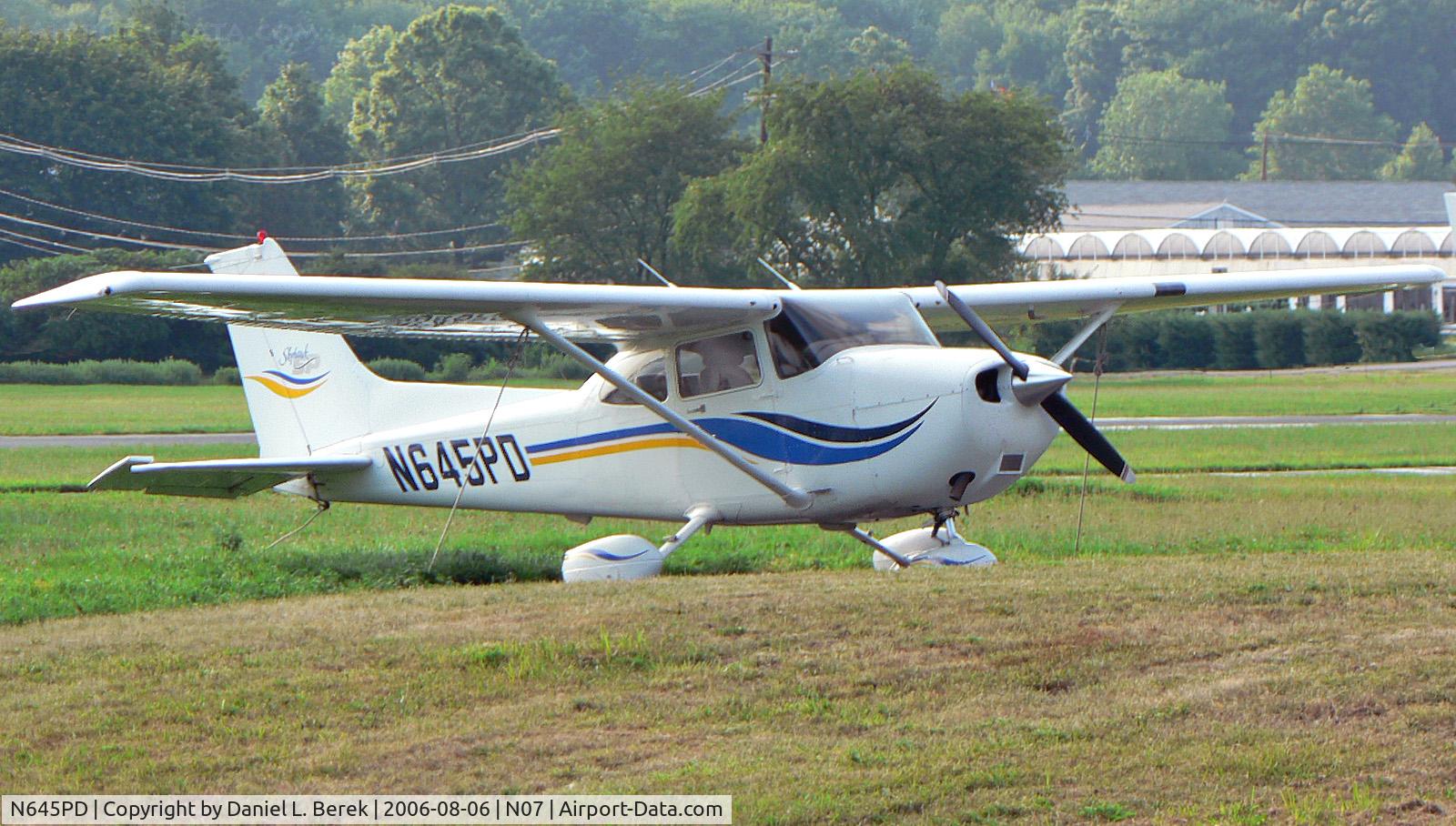 N645PD, 2000 Cessna 172S C/N 172S8644, Millenium Skyhawk SP built in 2000 visits Lincoln Park.