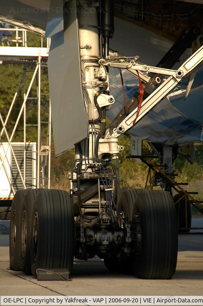 OE-LPC, 2002 Boeing 777-2Z9/ER C/N 29313, Austrian Airlines Boeing 777-200