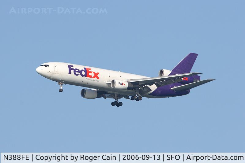 N388FE, 1974 McDonnell Douglas MD-10-10F C/N 46622, coming into SFO
