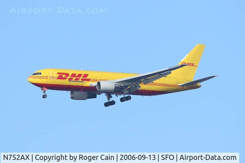 N752AX, 1988 Boeing 767-200 C/N 23434, coming into SFO