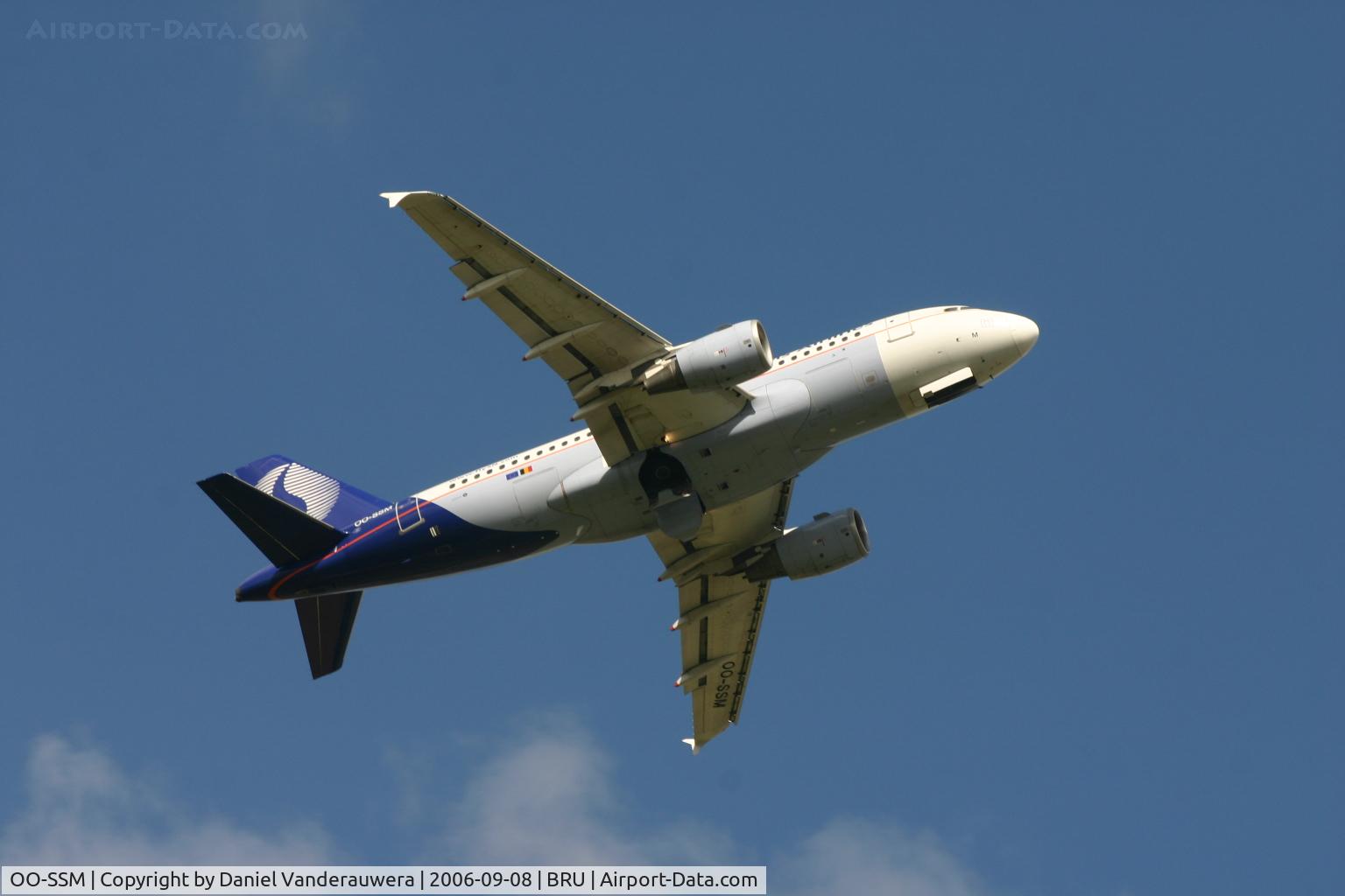 OO-SSM, 2000 Airbus A319-112 C/N 1388, taking off from rwy 07R