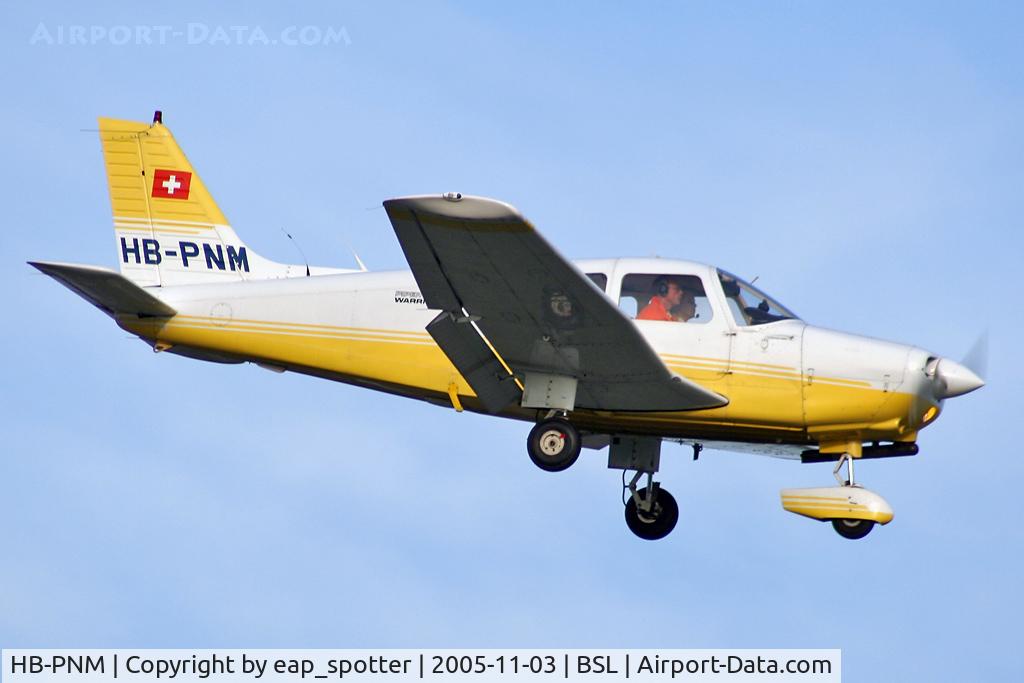 HB-PNM, 1986 Piper PA-28-161 C/N 28-8616046, landing on runway 16 - short final