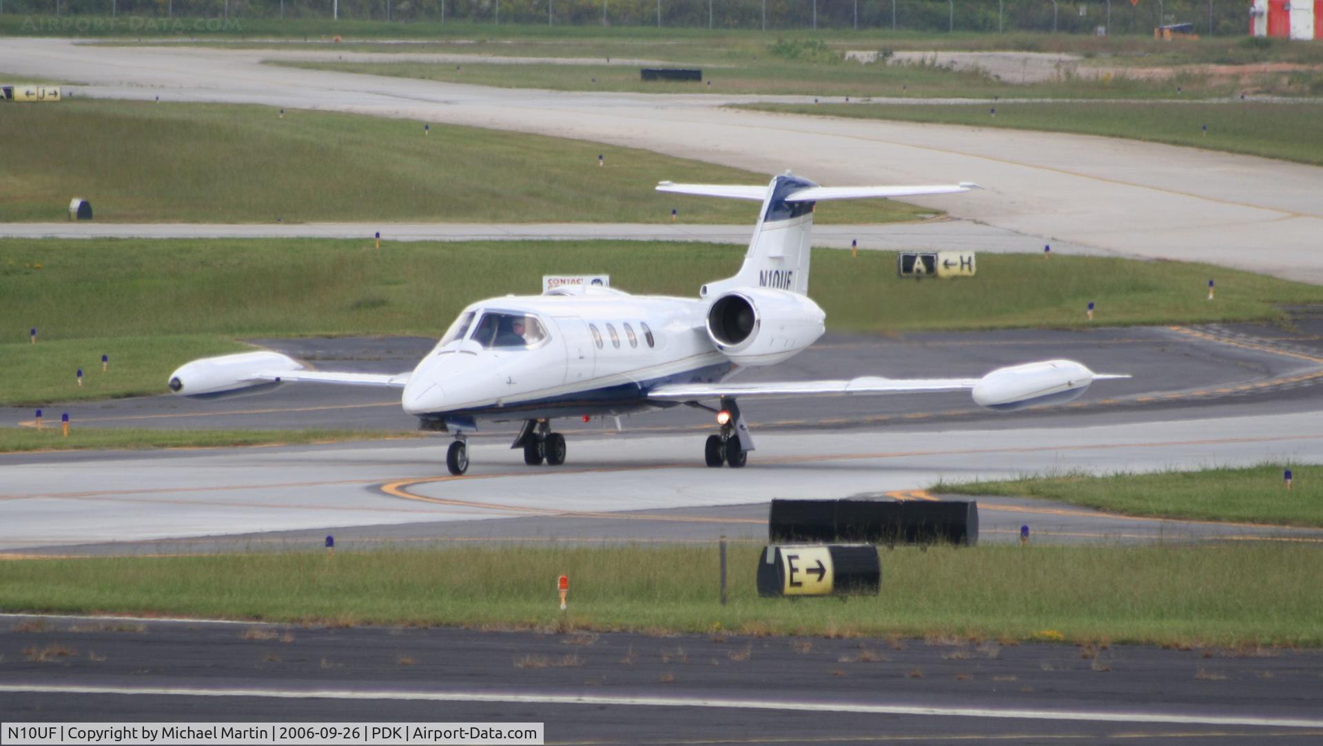 N10UF, 1978 Gates Learjet 35A C/N 166, Taxing to Epps Air Service