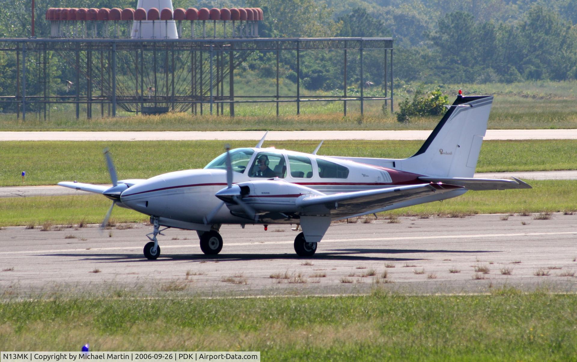 N13MK, 1968 Beech D55 Baron C/N TE-515, Taxing to Epps Air Service