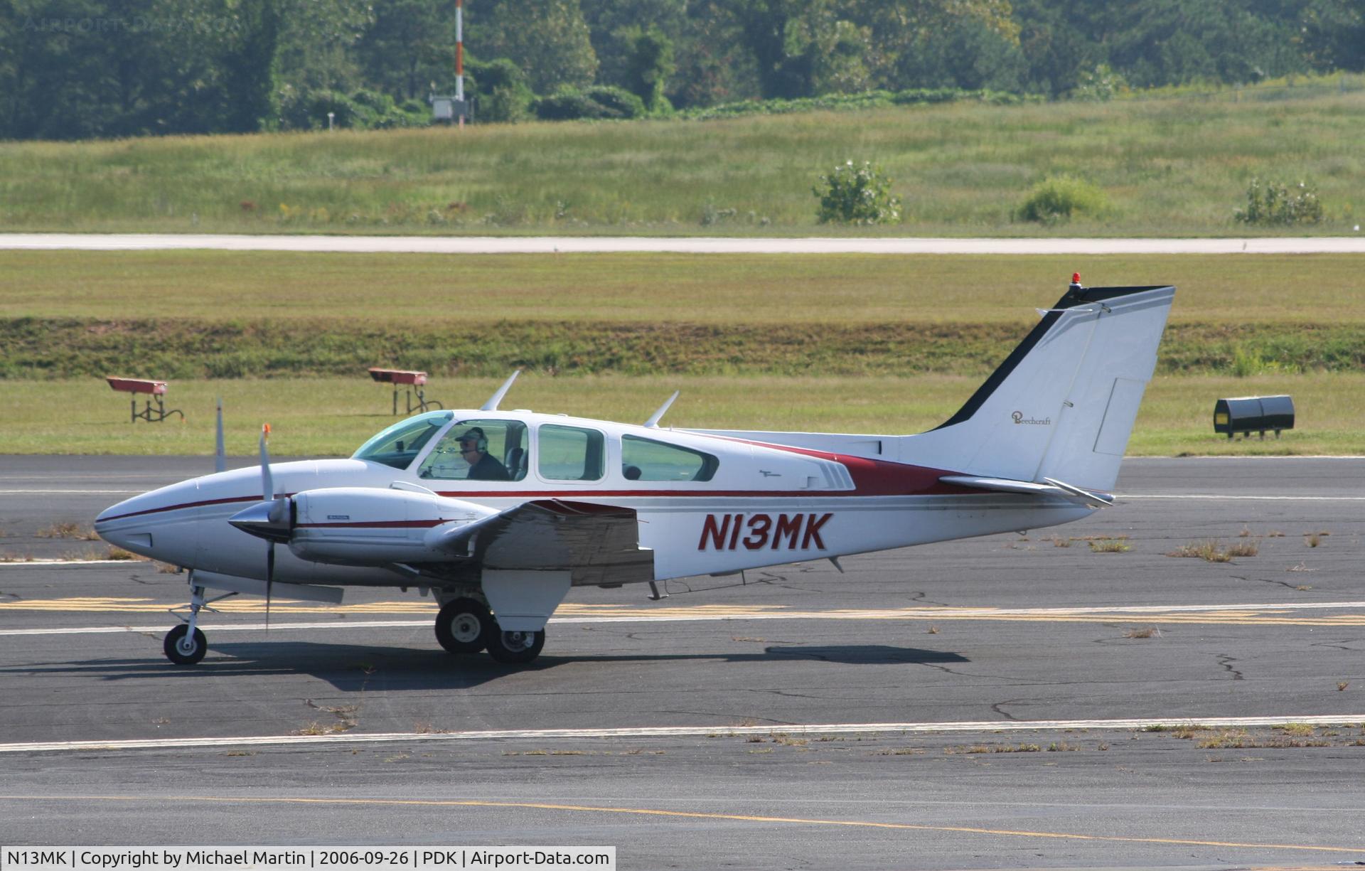 N13MK, 1968 Beech D55 Baron C/N TE-515, Taxing to Epps Air Service