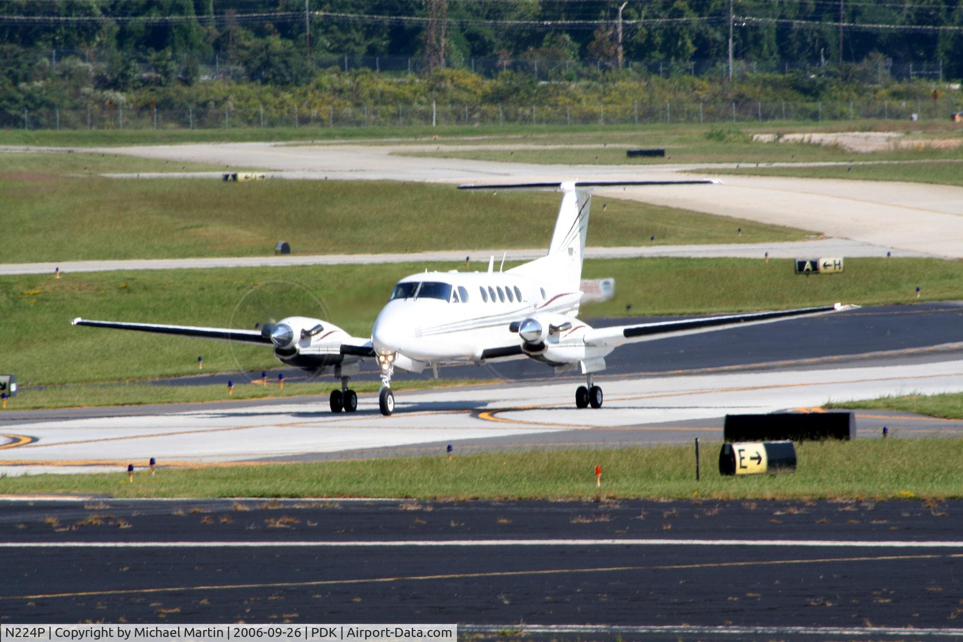 N224P, 1985 Beech B200 King Air C/N BB-1230, Taxing to Epps Air Service