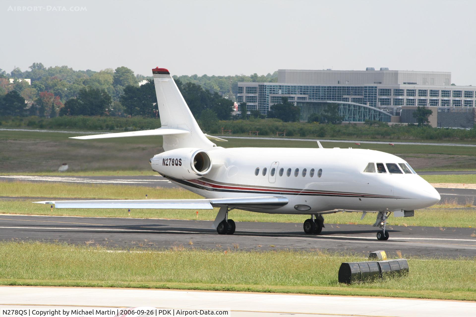 N278QS, 1999 Dassault Falcon 2000 C/N 77, Taxing to Runway 2R