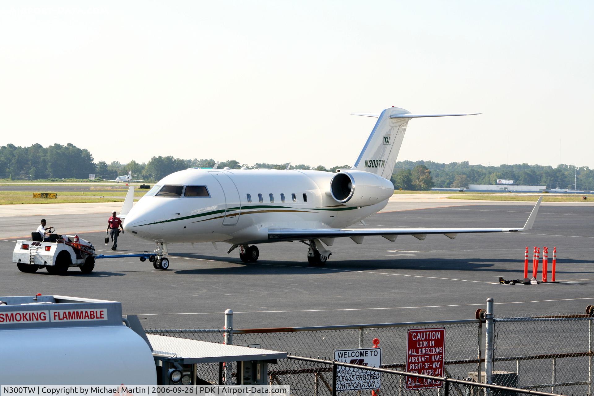 N300TW, 1999 Bombardier Challenger 604 (CL-600-2B16) C/N 5428, Being repositioned at Mercury Air Center