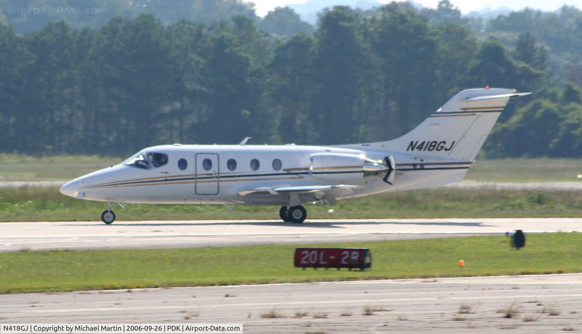 N418GJ, 2005 Raytheon Beechjet 400A C/N RK-418, Landing Runway 2R