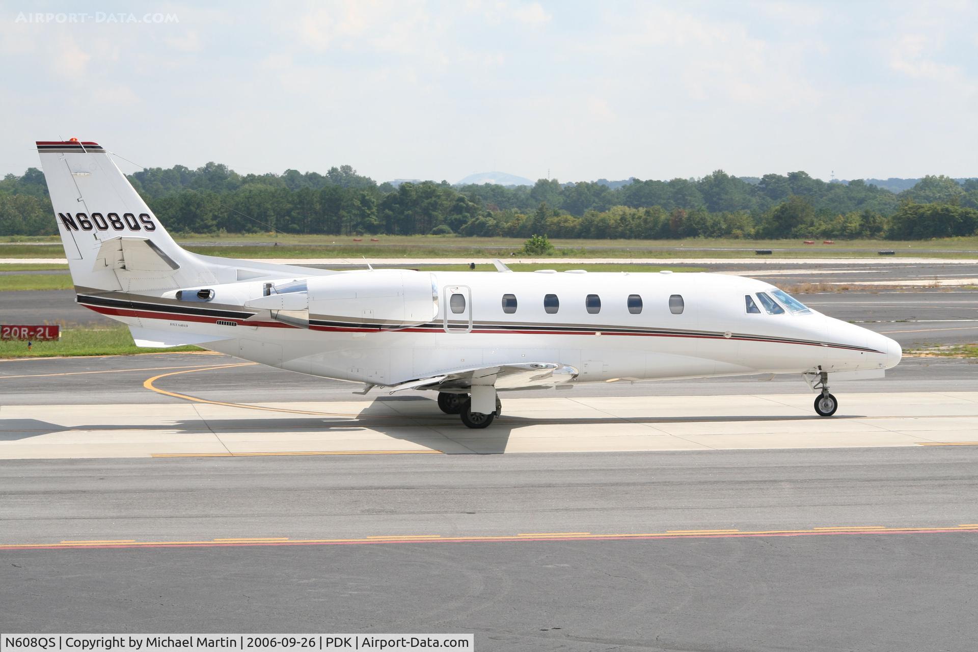 N608QS, 2002 Cessna 560XL Citation Excel C/N 560-5308, Taxing to Runway 2R
