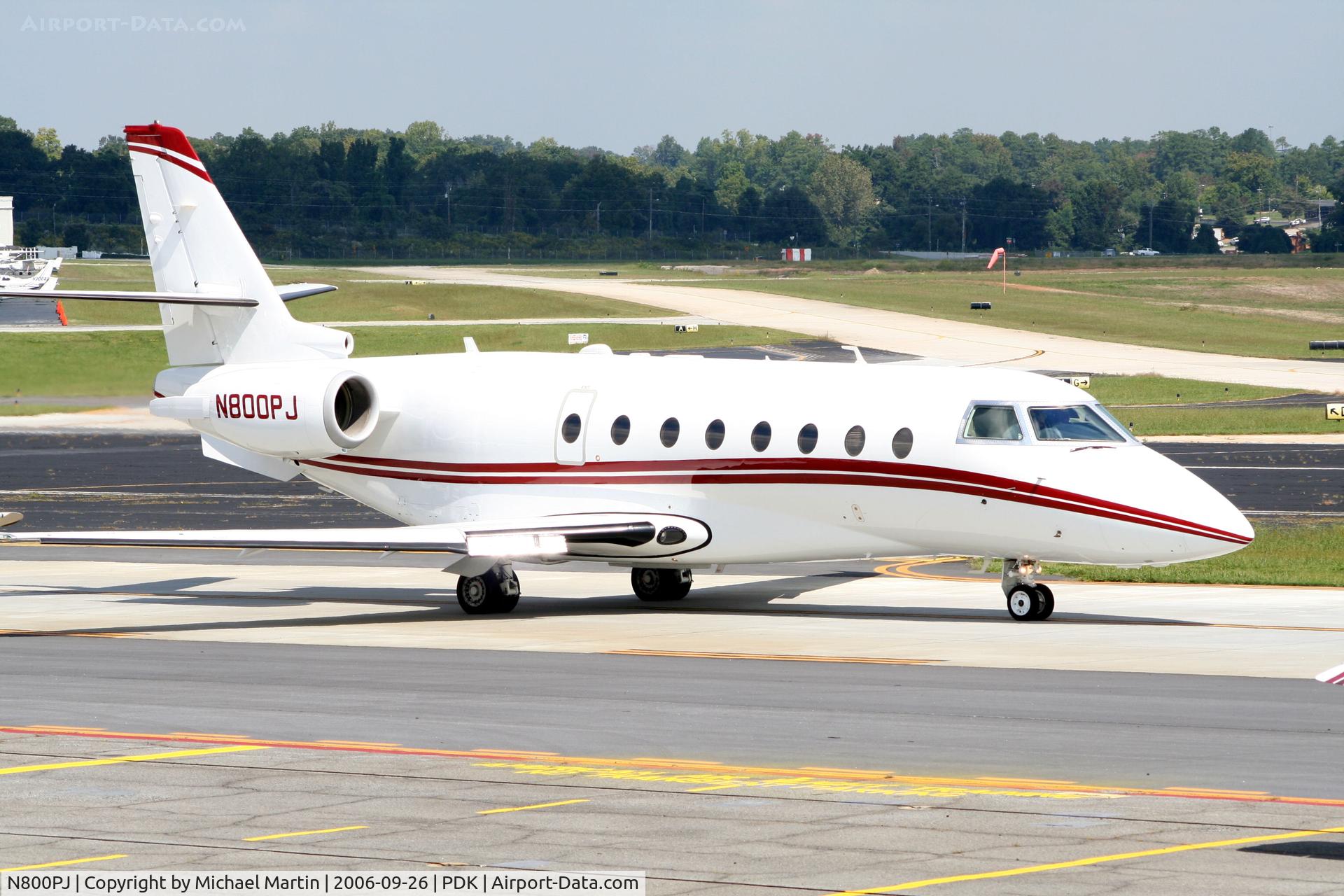 N800PJ, 2000 Israel Aircraft Industries IAI-1126 Galaxy C/N 026, Taxing to Runway 2R