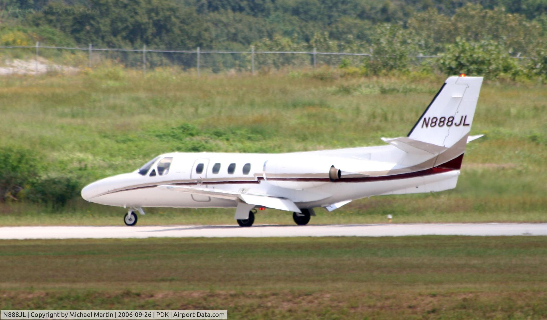 N888JL, Cessna 500 C/N 500-0242, Landing Runway 2R