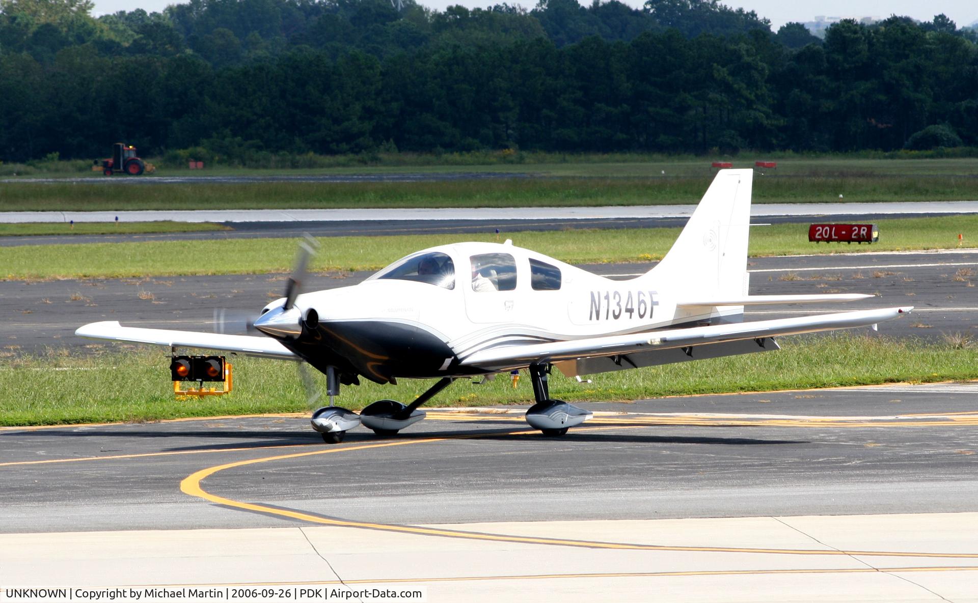 UNKNOWN, Miscellaneous Various C/N unknown, Taxing to Epps Air Service