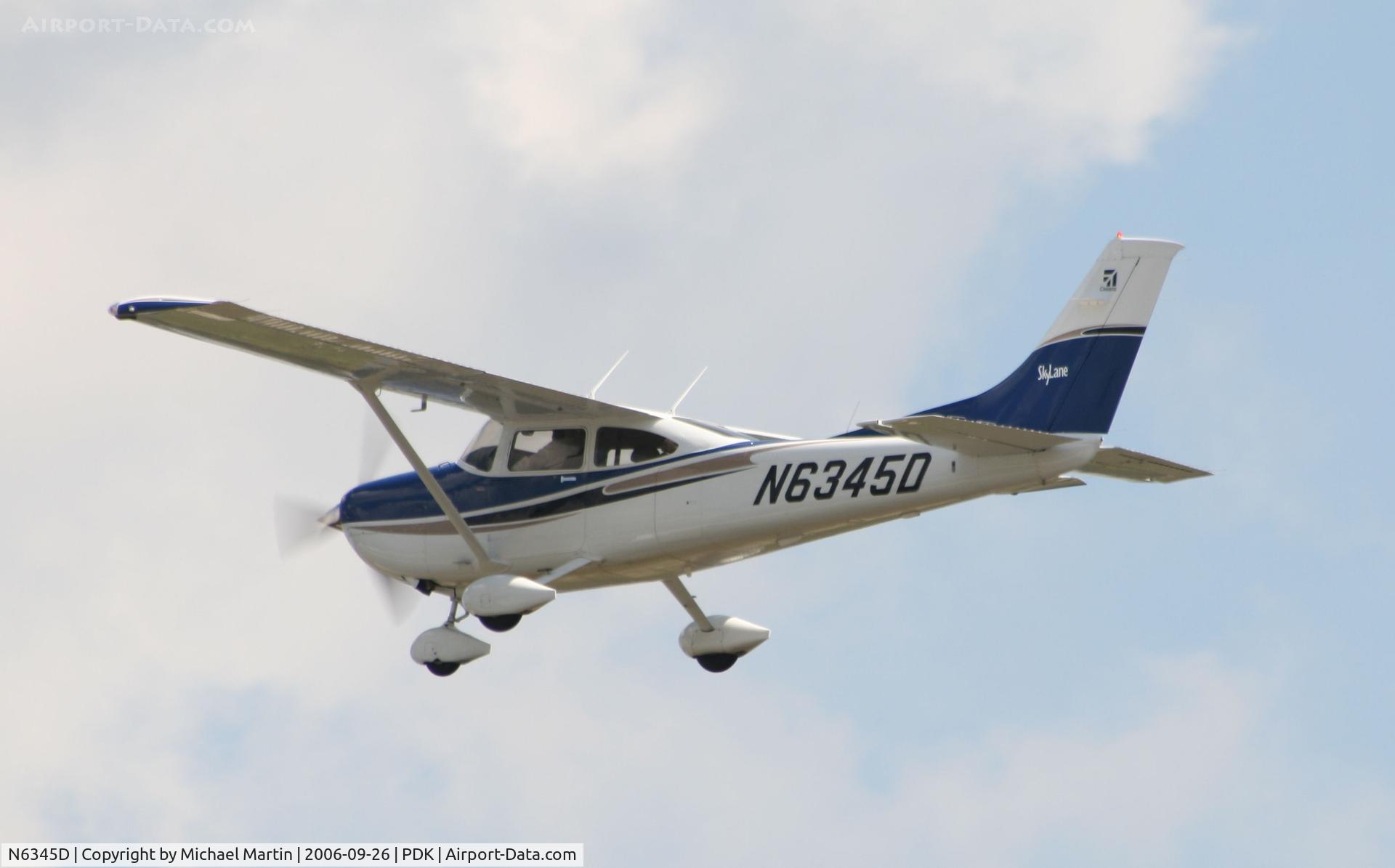 N6345D, 2004 Cessna 182T Skylane C/N 18281401, Departing PDK on round trip mission