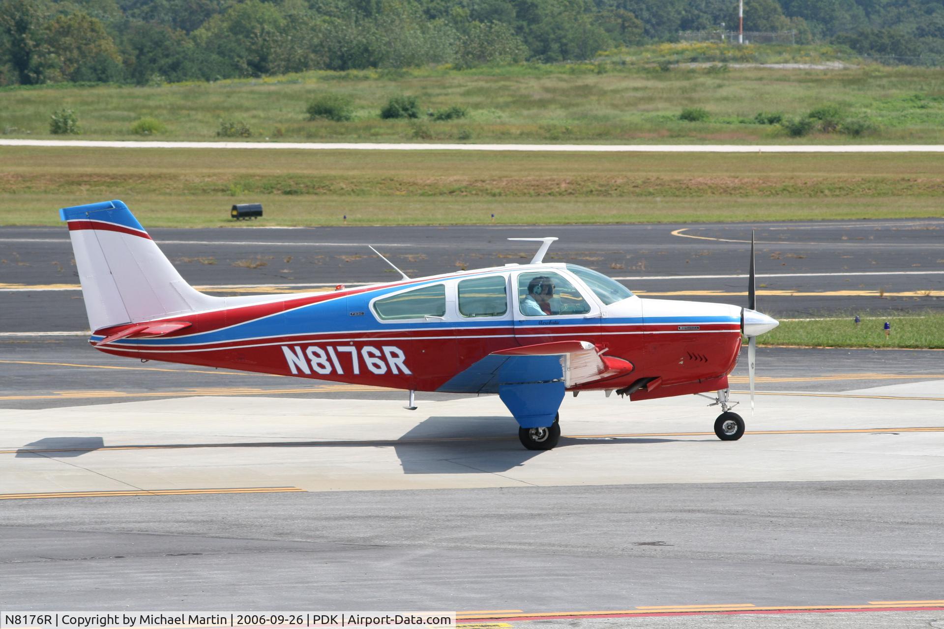 N8176R, 1974 Beech F33C Bonanza C/N CJ-53, Taxing to Runway 2L