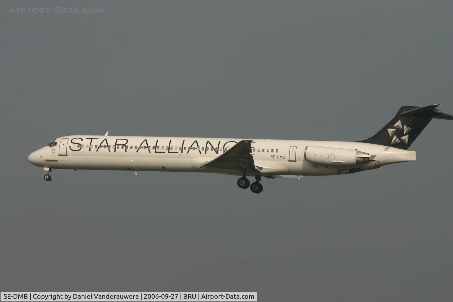 SE-DMB, 1991 McDonnell Douglas MD-81 (DC-9-81) C/N 53314, descending to rwy 25L