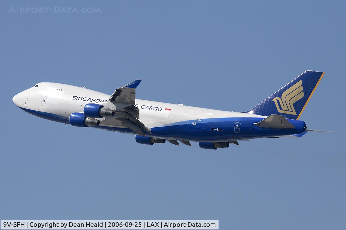 9V-SFH, 1995 Boeing 747-412F/SCD C/N 28032, I was thrilled to see this new hybrid paint scheme on 9V-SFH as she departed for Chiang Kai Shek.