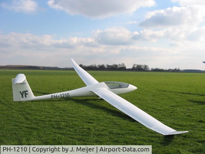 PH-1210, Schempp-Hirth Discus 2b C/N 89, Zweefvliegclub FLEVO