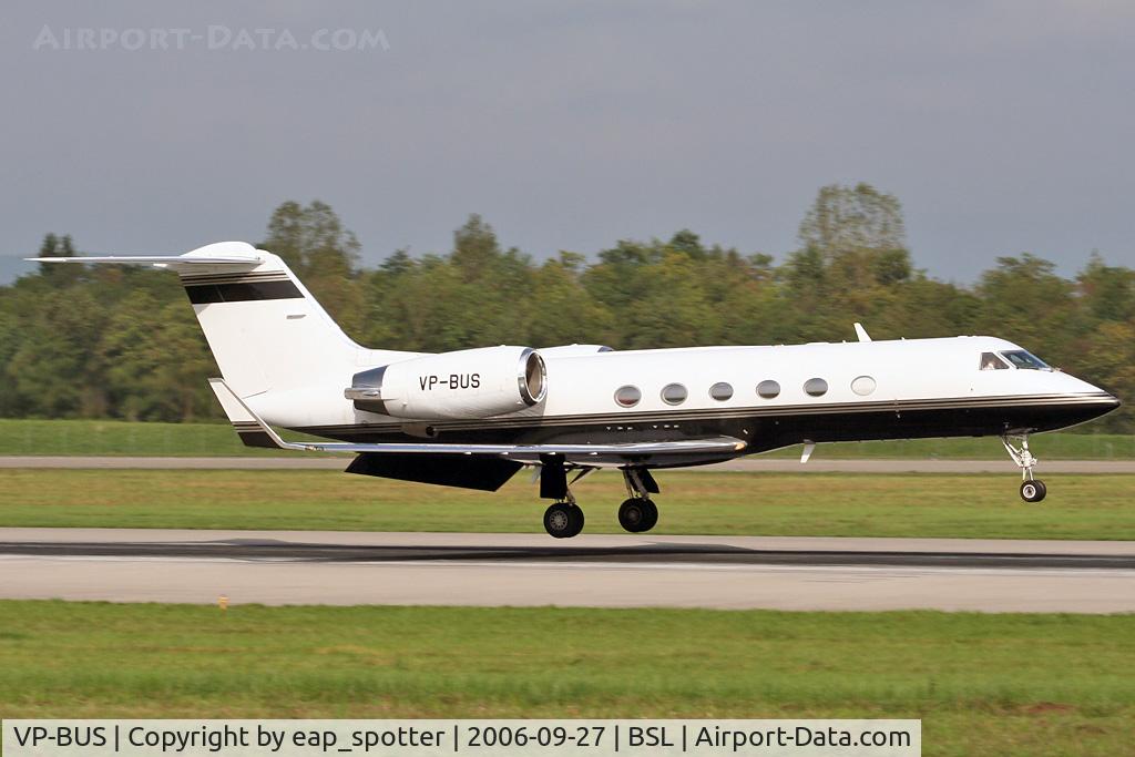 VP-BUS, 1990 Gulfstream Aerospace G-IV C/N 1127, Landing on runway 16