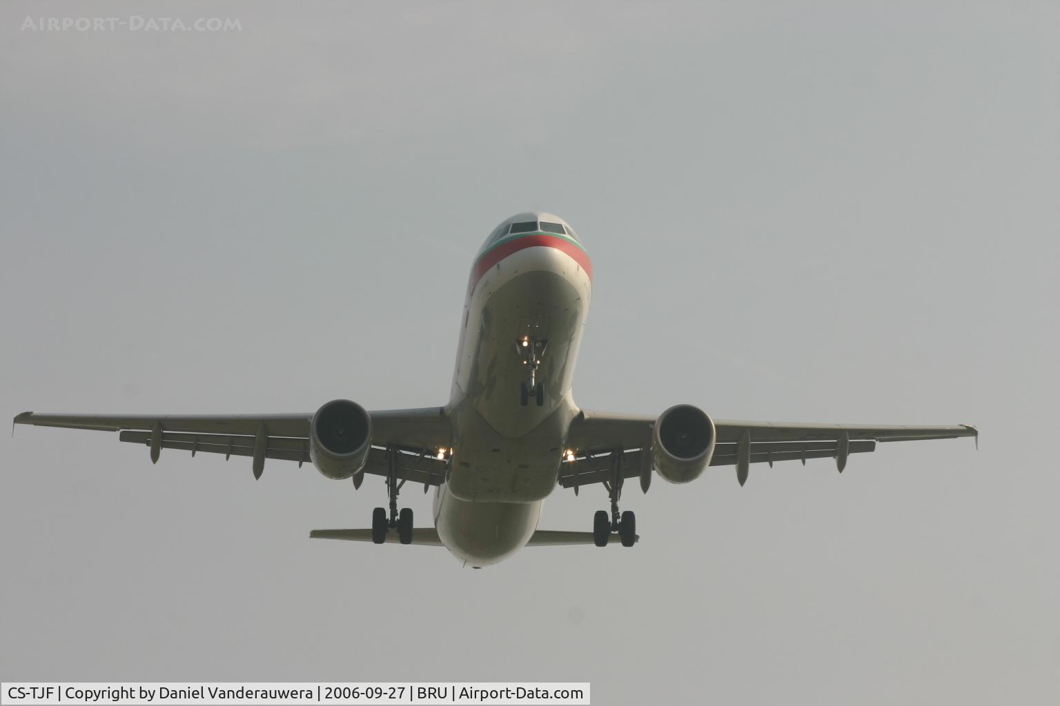 CS-TJF, 2000 Airbus A321-211 C/N 1399, flight TP604 is descending to rwy 25L