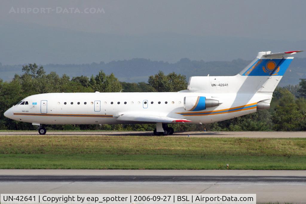 UN-42641, 1993 Yakovlev Yak-42D C/N 4520423302017, KHOZU-AVIA taxi to holdingpoint 16