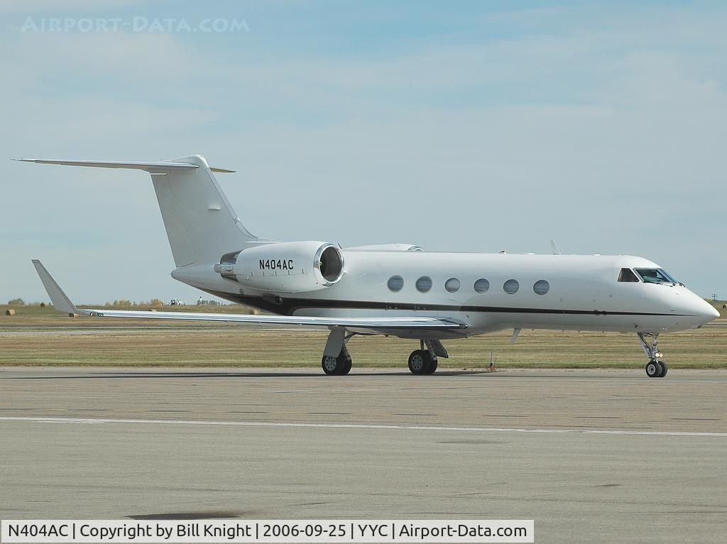 N404AC, 1999 Gulfstream Aerospace G-IV C/N 1384, Stop at customs