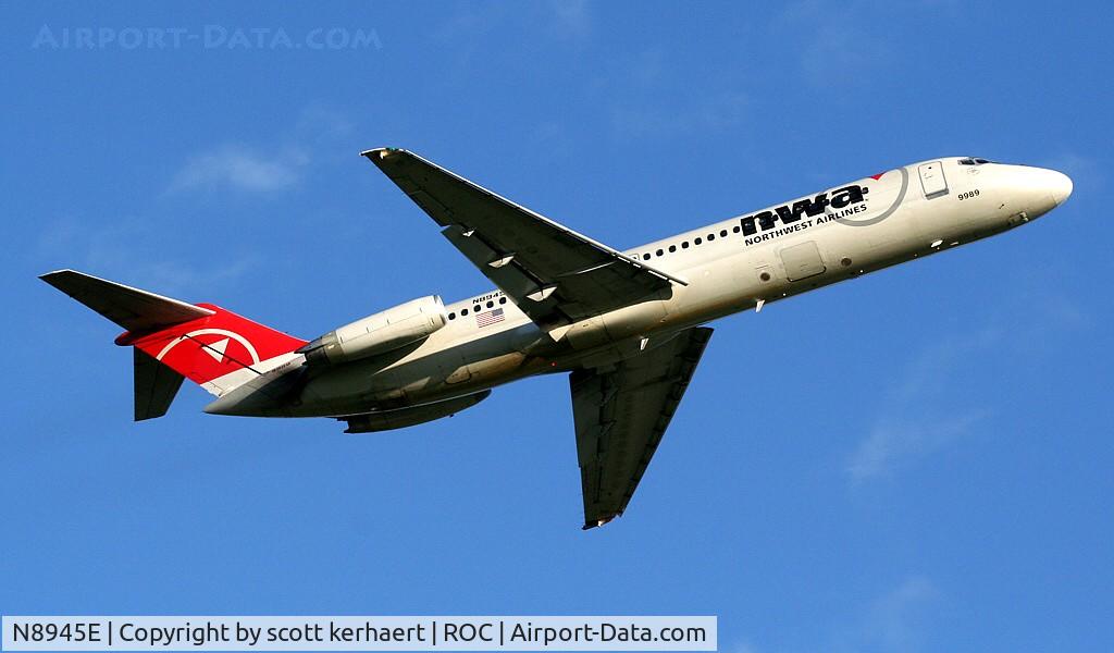 N8945E, 1968 Douglas DC-9-31 C/N 47181, departing r/w 22