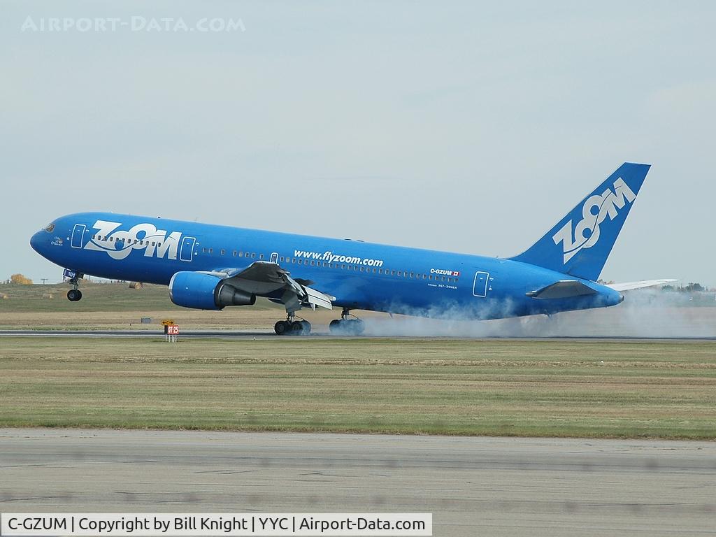 C-GZUM, 1993 Boeing 767-328 C/N 27135, Heavy landing on 34 - shortened to 7500'due to construction