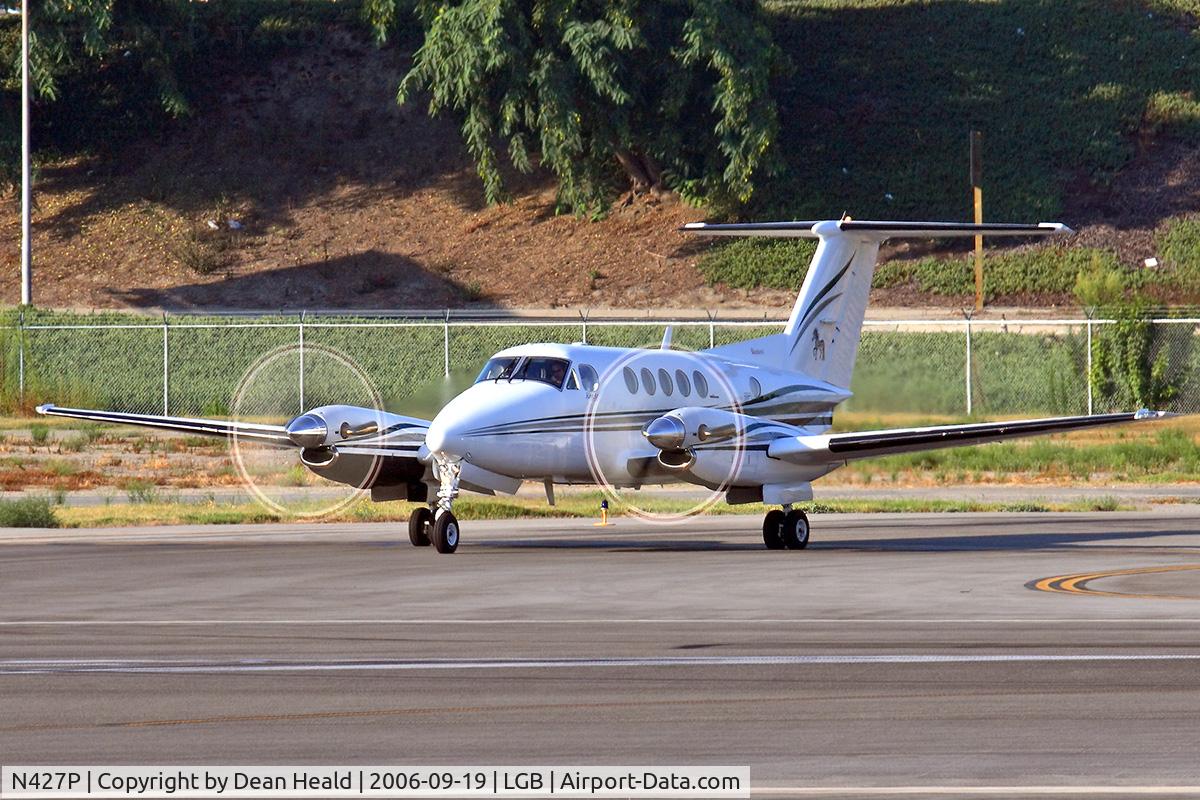 N427P, 1990 Beech B200 King Air C/N BB-1367, Beechcraft King Air B200 holding short of RWY 30 prior to departure.