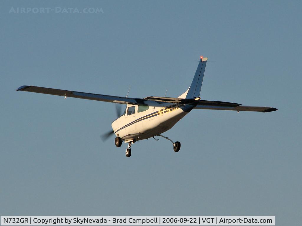 N732GR, 1976 Cessna T210L Turbo Centurion C/N 21061506, Privately Owned - Riverside, California / 1976 Cessna T210L - (Centurion)