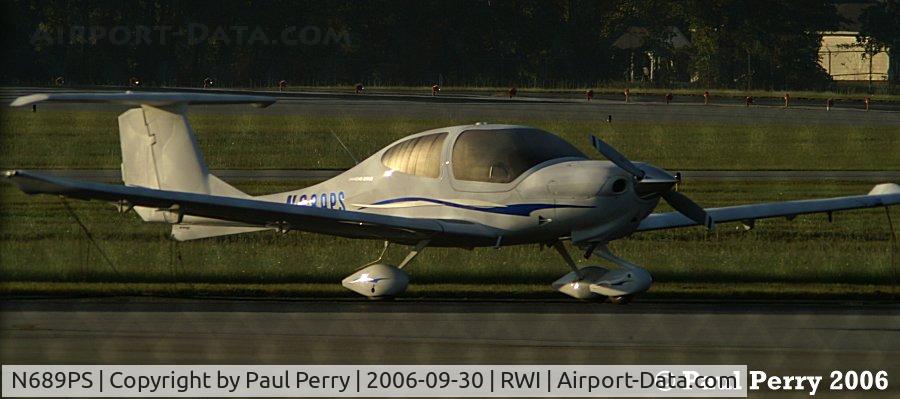 N689PS, Diamond DA-40 Diamond Star C/N 40.689, Diamond Star shining in the sunrise light