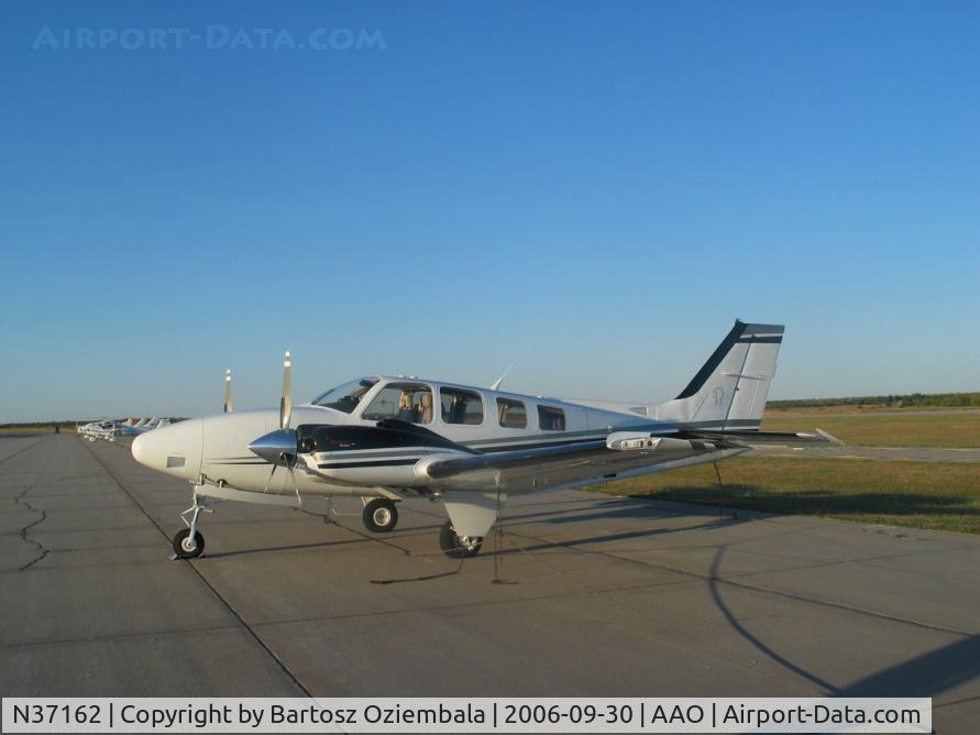 N37162, Raytheon Aircraft Company G58 Baron Baron C/N TH-2152, no description, sorry.