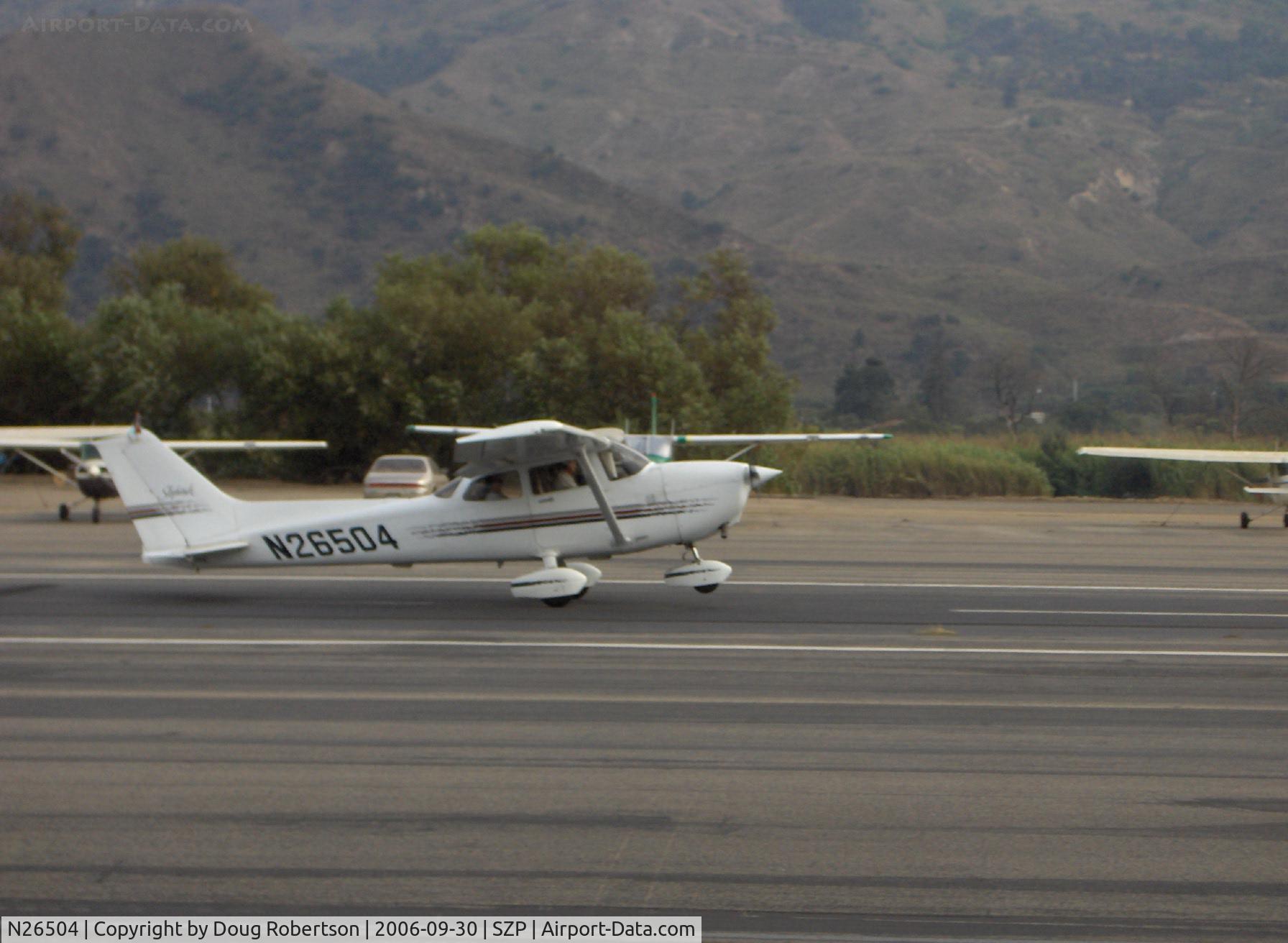 N26504, 1998 Cessna 172R C/N 17280601, 1998 Cessna 172R SKYHAWK, Lycoming IO-360 160 Hp, takeoff Runway 22 (but, looks more like landing)