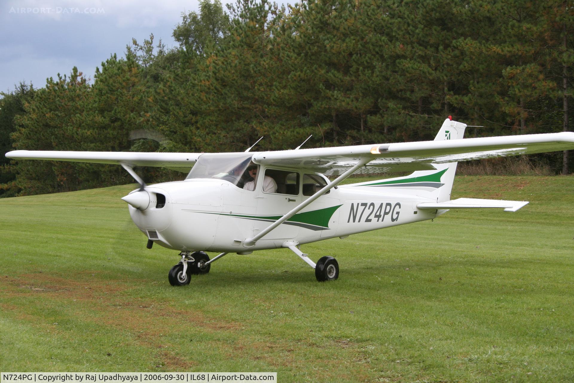 N724PG, 1998 Cessna 172R C/N 17280613, N724PG at MillRose Farm