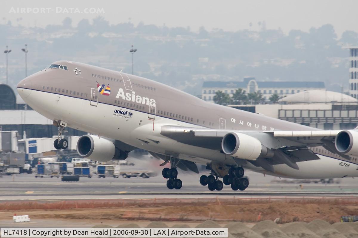 HL7418, 1994 Boeing 747-48E C/N 25780, Asiana Airlines HL7418 (FLT AAR201) departing RWY 25R enroute to Incheon Int'l (RKSI).