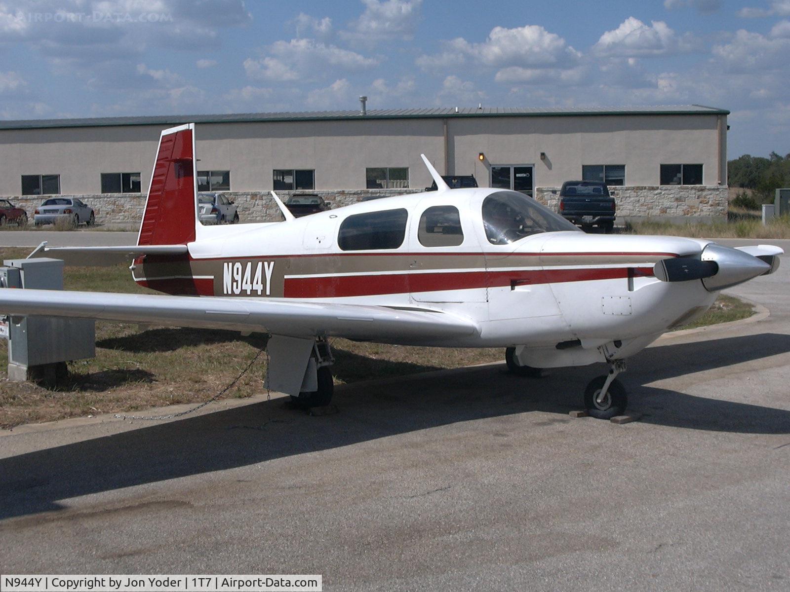 N944Y, 1986 Mooney M20K C/N 25-1077, new paint