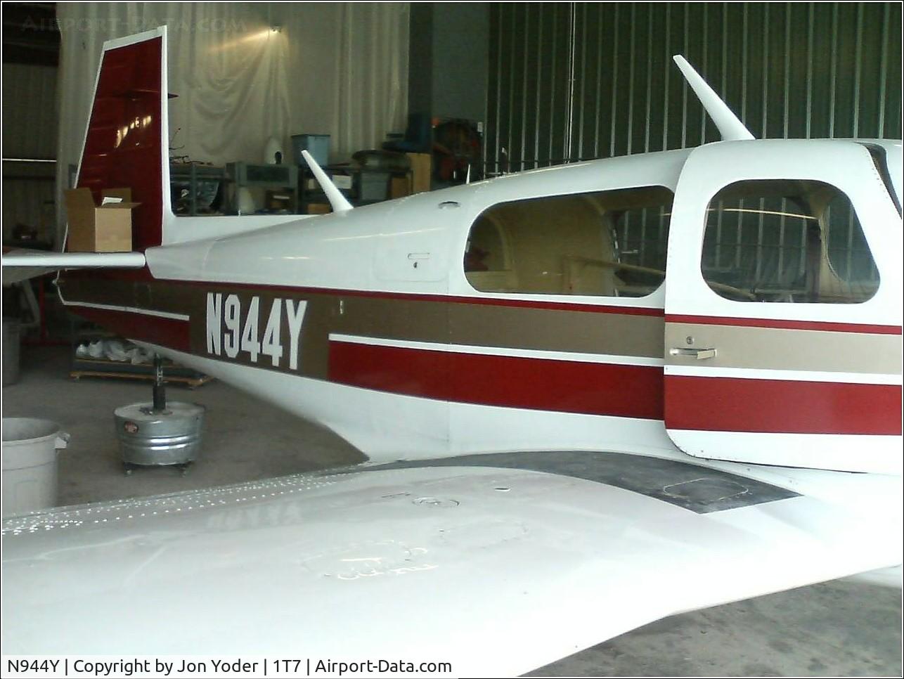 N944Y, 1986 Mooney M20K C/N 25-1077, new paint