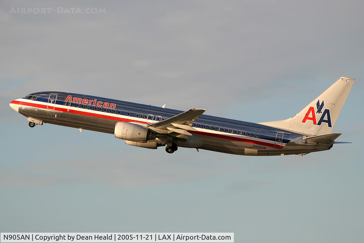 N905AN, 1999 Boeing 737-823 C/N 29507, American Airlines N905AN climbing out from RWY 25R late in the day in great late-November light at LAX.