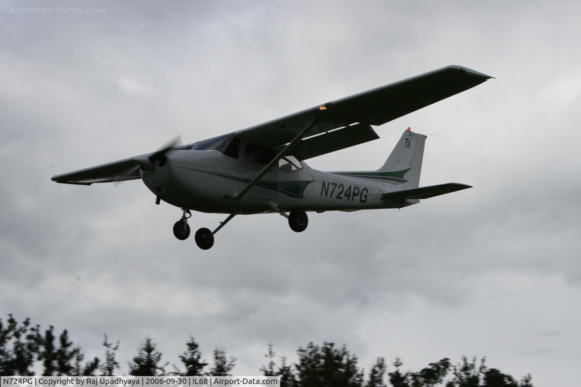 N724PG, 1998 Cessna 172R C/N 17280613, N724PG at MillRose Farm Landing RWY 18